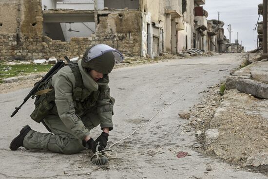 Demining operation in eastern Aleppo