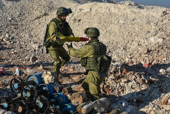 Demining operation in eastern Aleppo
