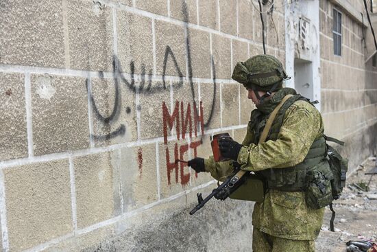 Demining operation in eastern Aleppo