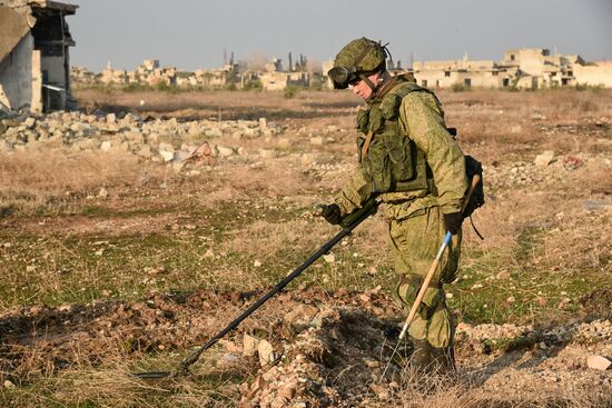 Demining operation in eastern Aleppo