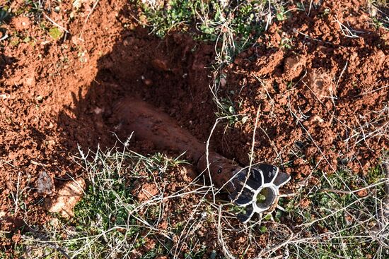 Demining operation in eastern Aleppo