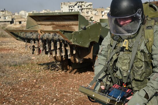 Demining operation in eastern Aleppo