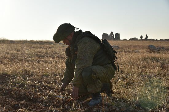Demining operation in eastern Aleppo