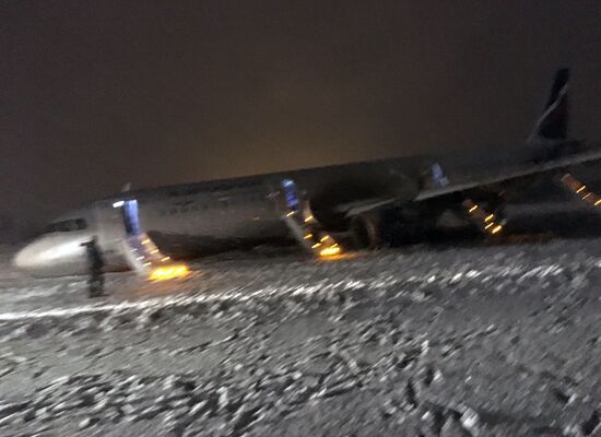 Emergency landing at Khrabrovo Airport