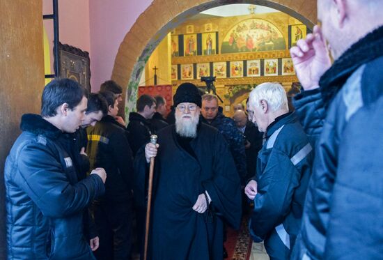 Metropolitan Isidor visits Khadyzhensk colony No. 9