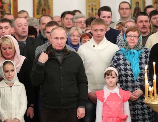 President Putin attends Christmas service