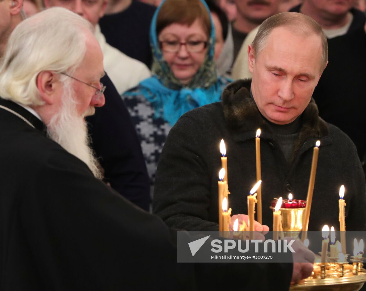 President Putin attends Christmas service