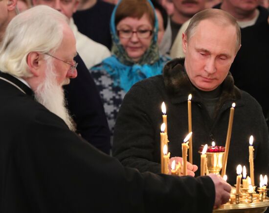 President Putin attends Christmas service