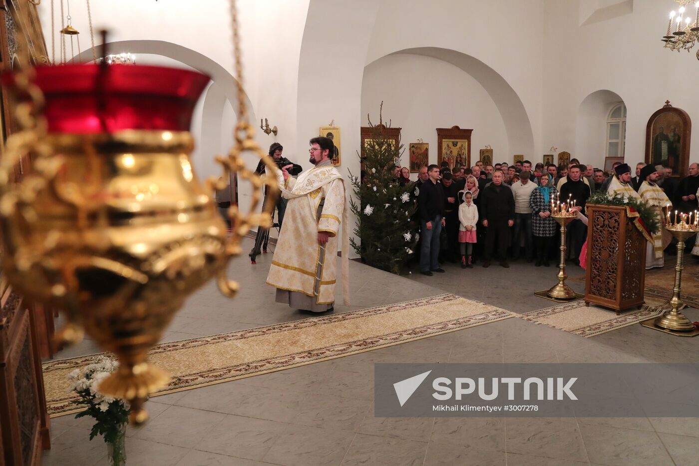 President Putin attends Christmas service