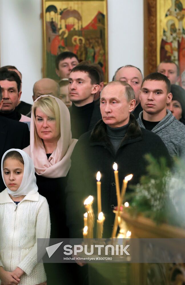 President Putin attends Christmas service