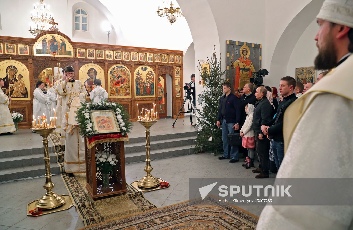 President Putin attends Christmas service