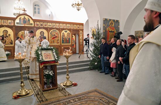 President Putin attends Christmas service