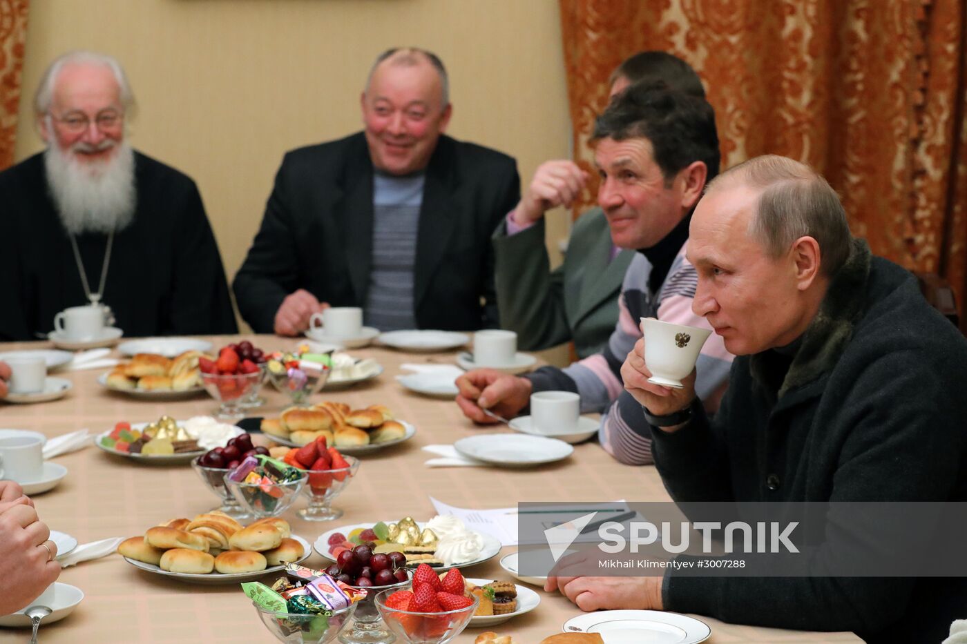 President Putin attends Christmas service