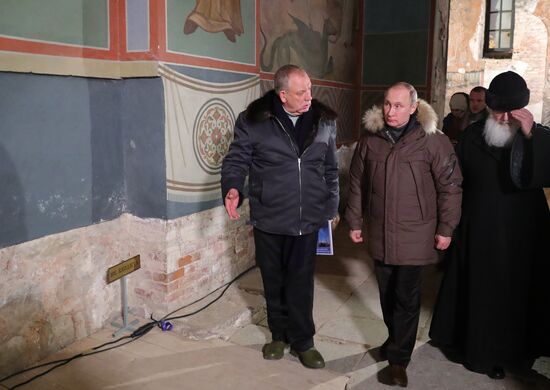 President Putin attends Christmas service