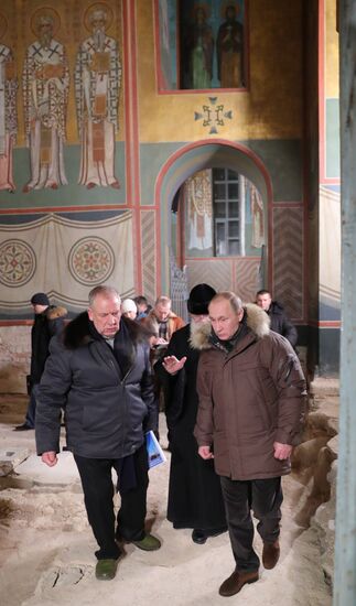 President Putin attends Christmas service