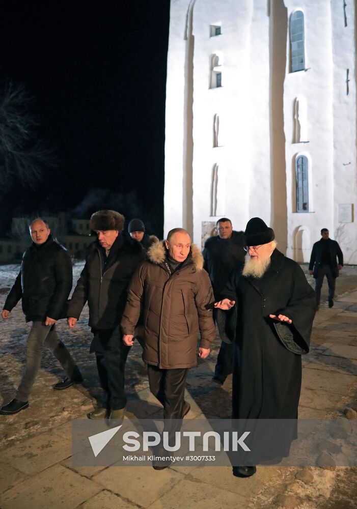 Presdient Putin attends Christmas service