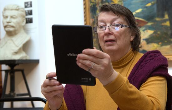 Tablet training for the elderly