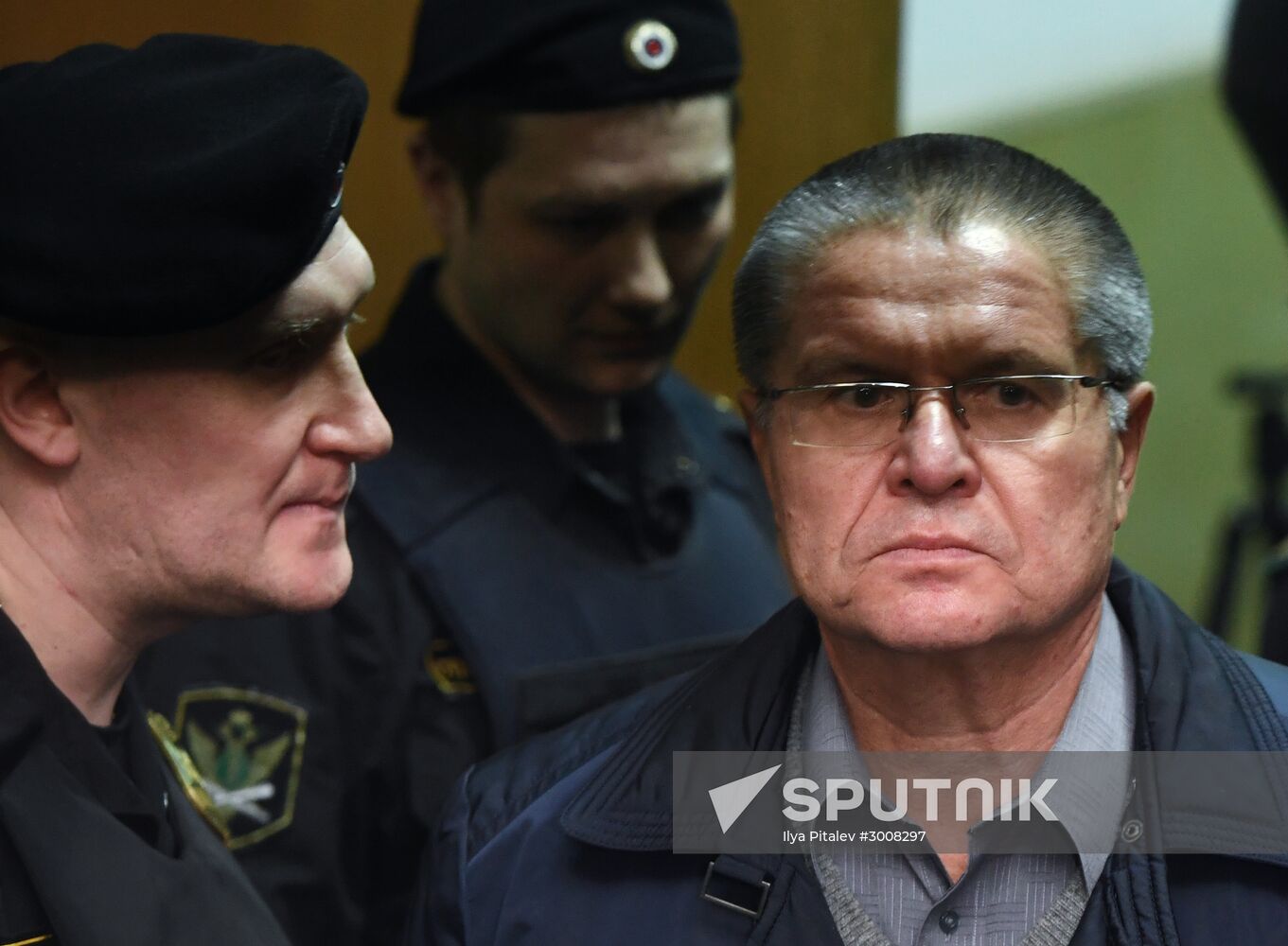 Court reviews investigators' request for extending Alexei Ulyukayev's arrest