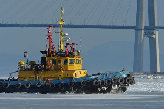 Tough ice situation in Vladivostok waters