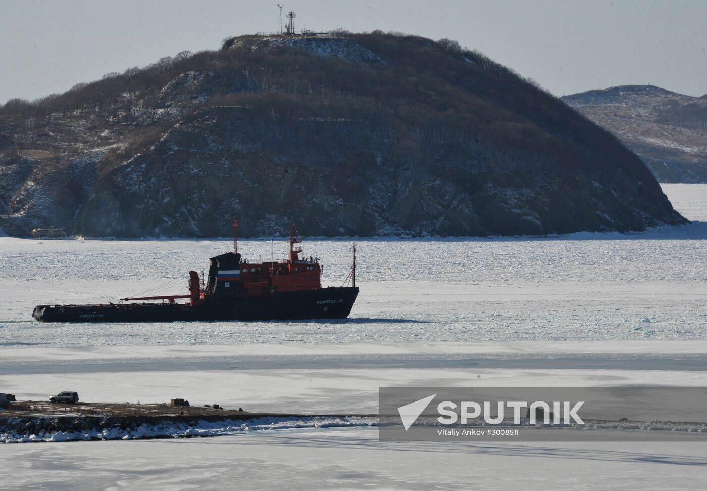 Tough ice situation in Vladivostok waters