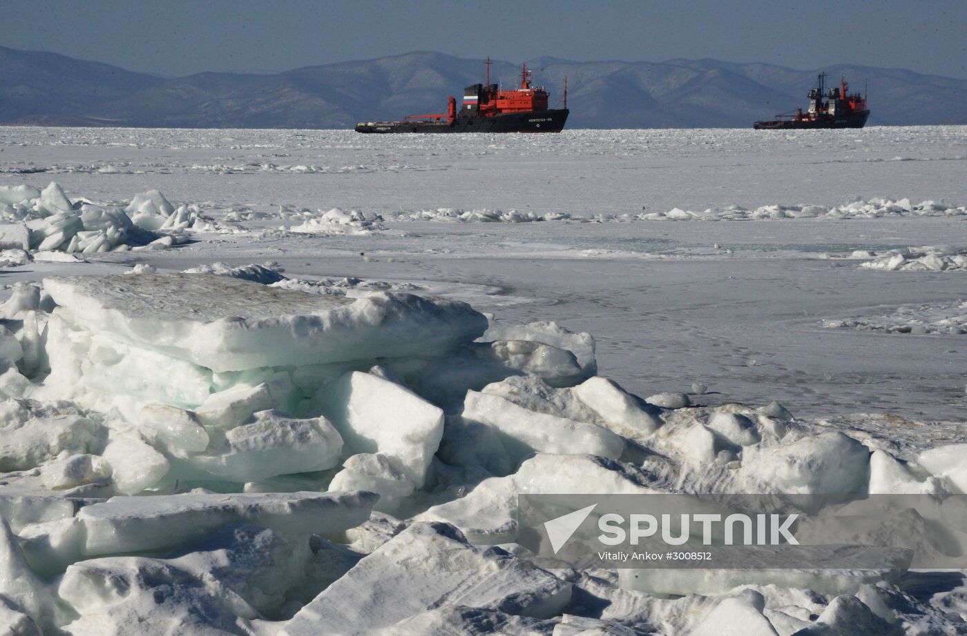 Tough ice situation in Vladivostok waters