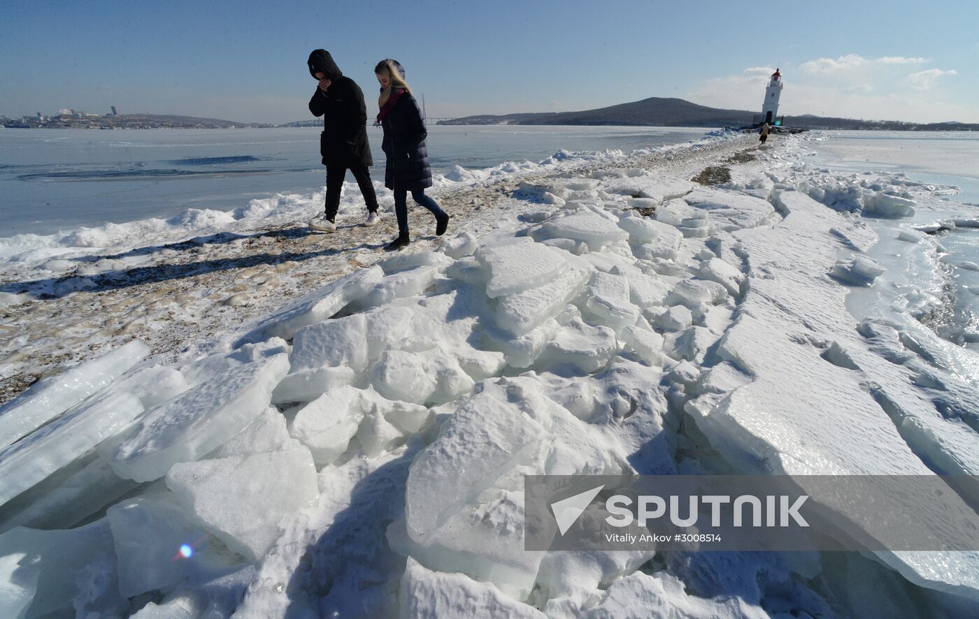 Tough ice situation in Vladivostok waters