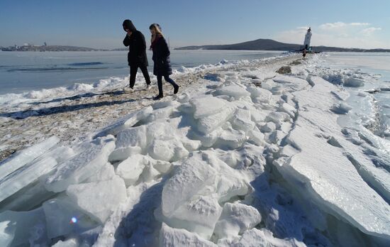 Tough ice situation in Vladivostok waters