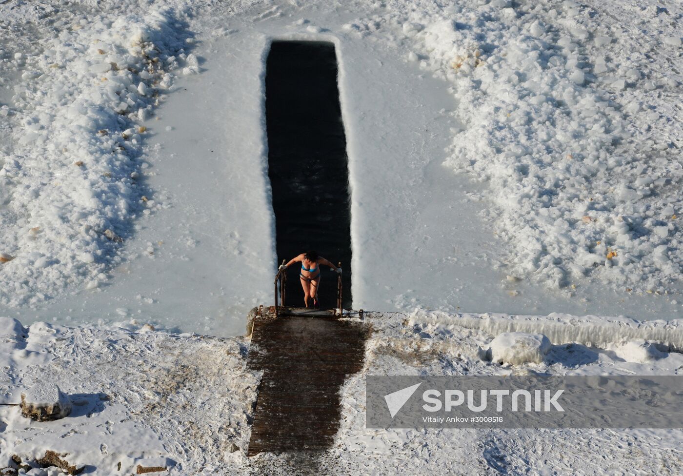 Tough ice situation in Vladivostok waters