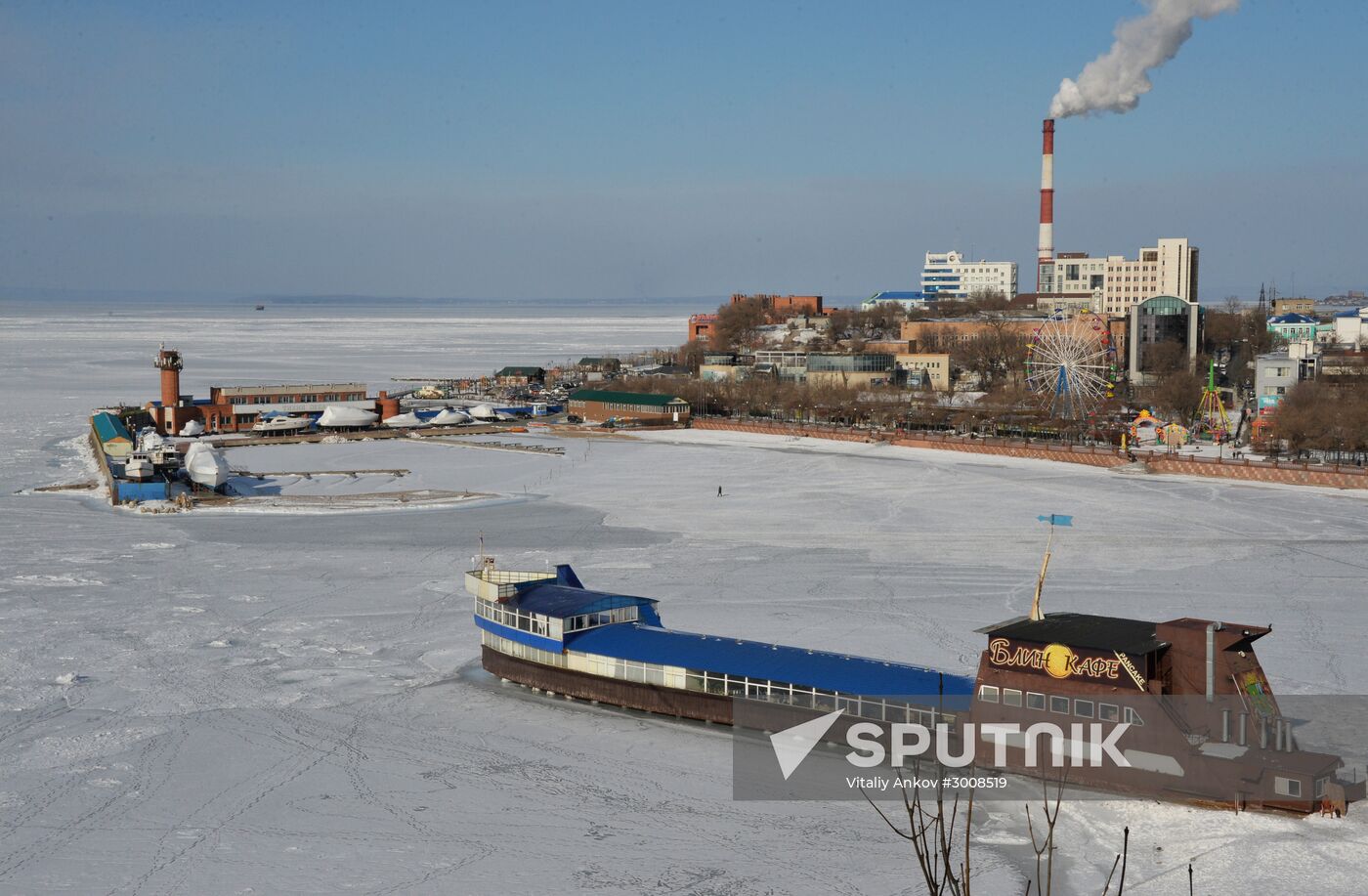 Tough ice situation in Vladivostok waters