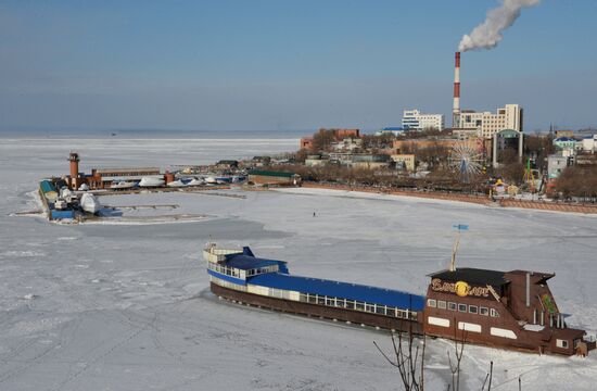 Tough ice situation in Vladivostok waters