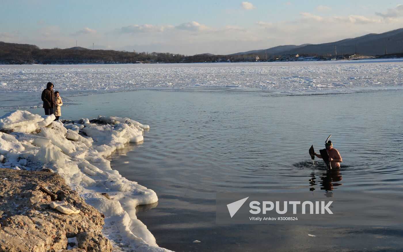 Tough ice situation in Vladivostok waters