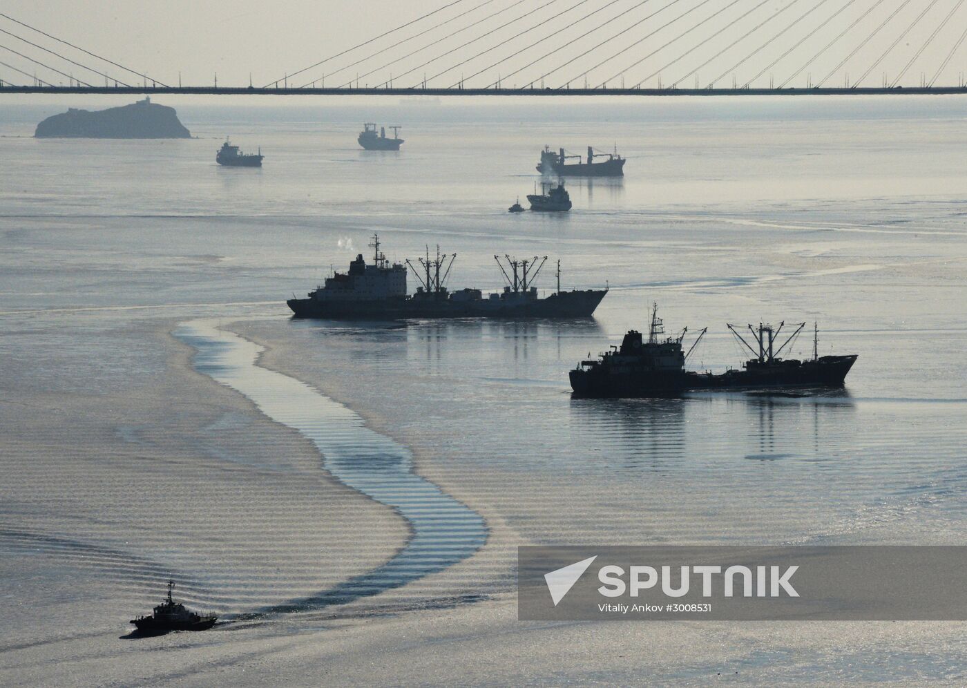 Tough ice situation in Vladivostok waters