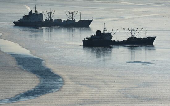 Tough ice situation in Vladivostok waters
