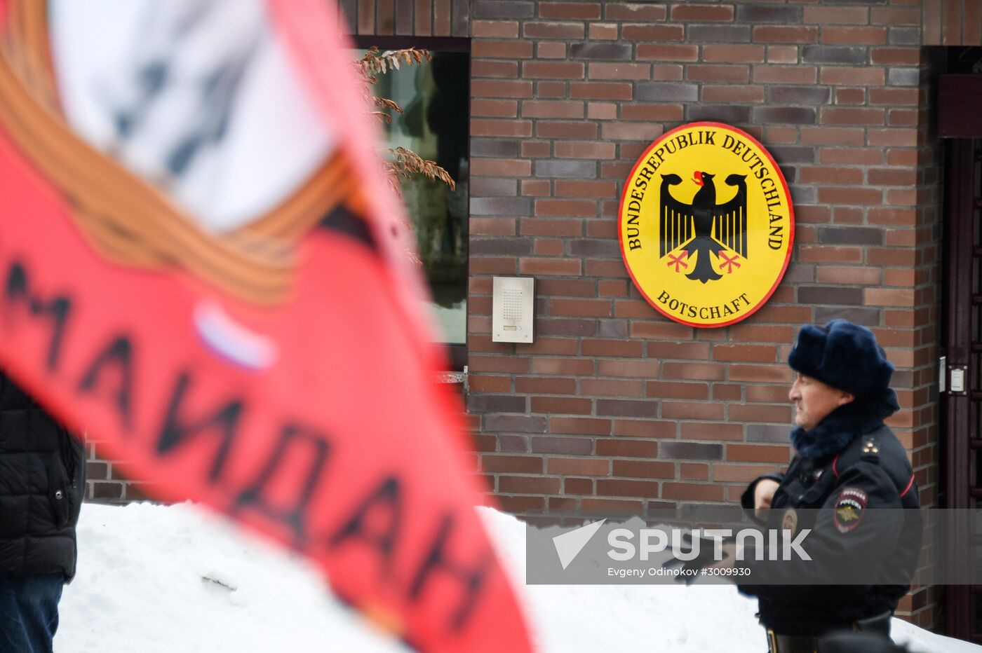 Protests outside German Embassy in Moscow