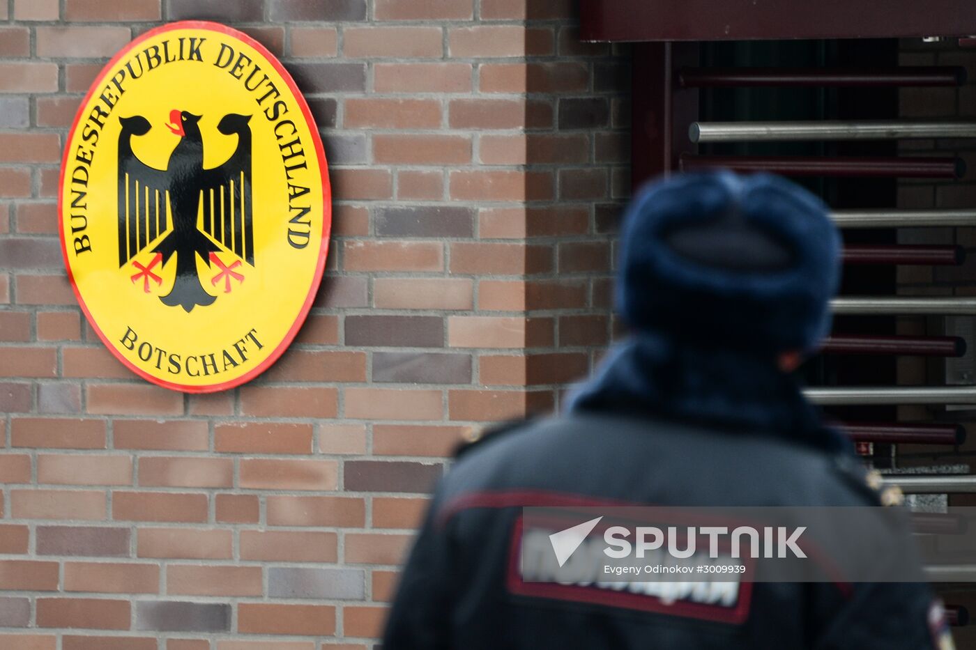 Protests outside German Embassy in Moscow