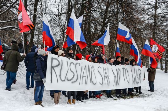 Protests outside German Embassy in Moscow