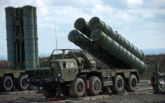 S-400 regiment enters on duty in Crimea