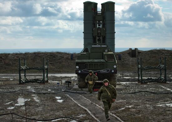 S-400 regiment enters on duty in Crimea