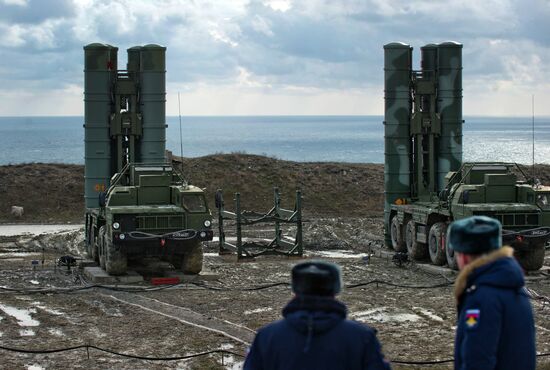 S-400 regiment enters on duty in Crimea