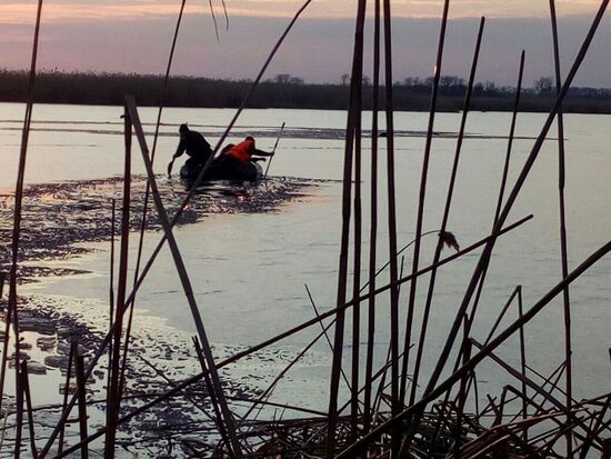 Searching for children who fell through ice in Krasnodar Territory