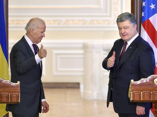 Ukrainian President Petro Poroshenko meets with US Vice President Joe Biden in Kiev