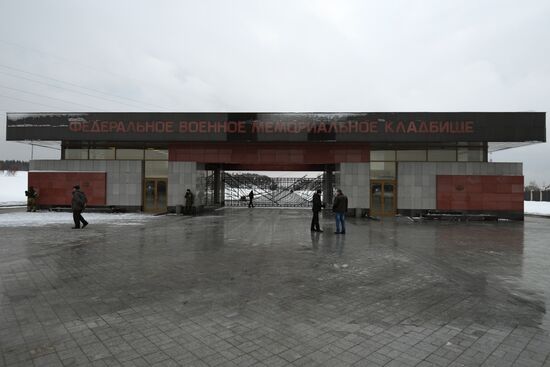 Mourning Tu-154 plane crash victims