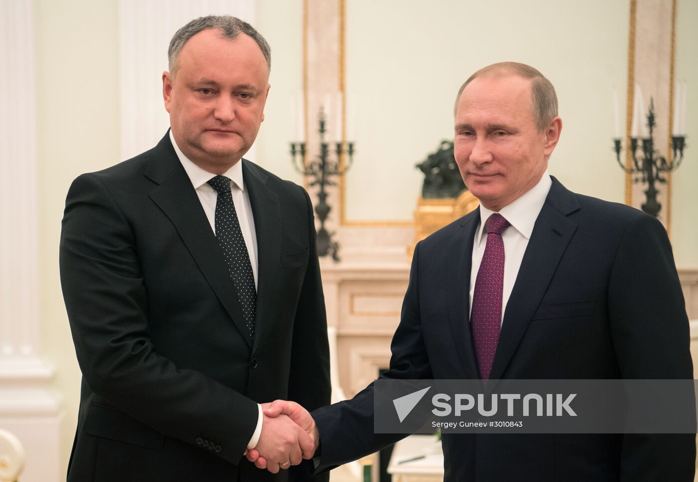 Vladimir Putin meets with Moldovan President Igor Dodon