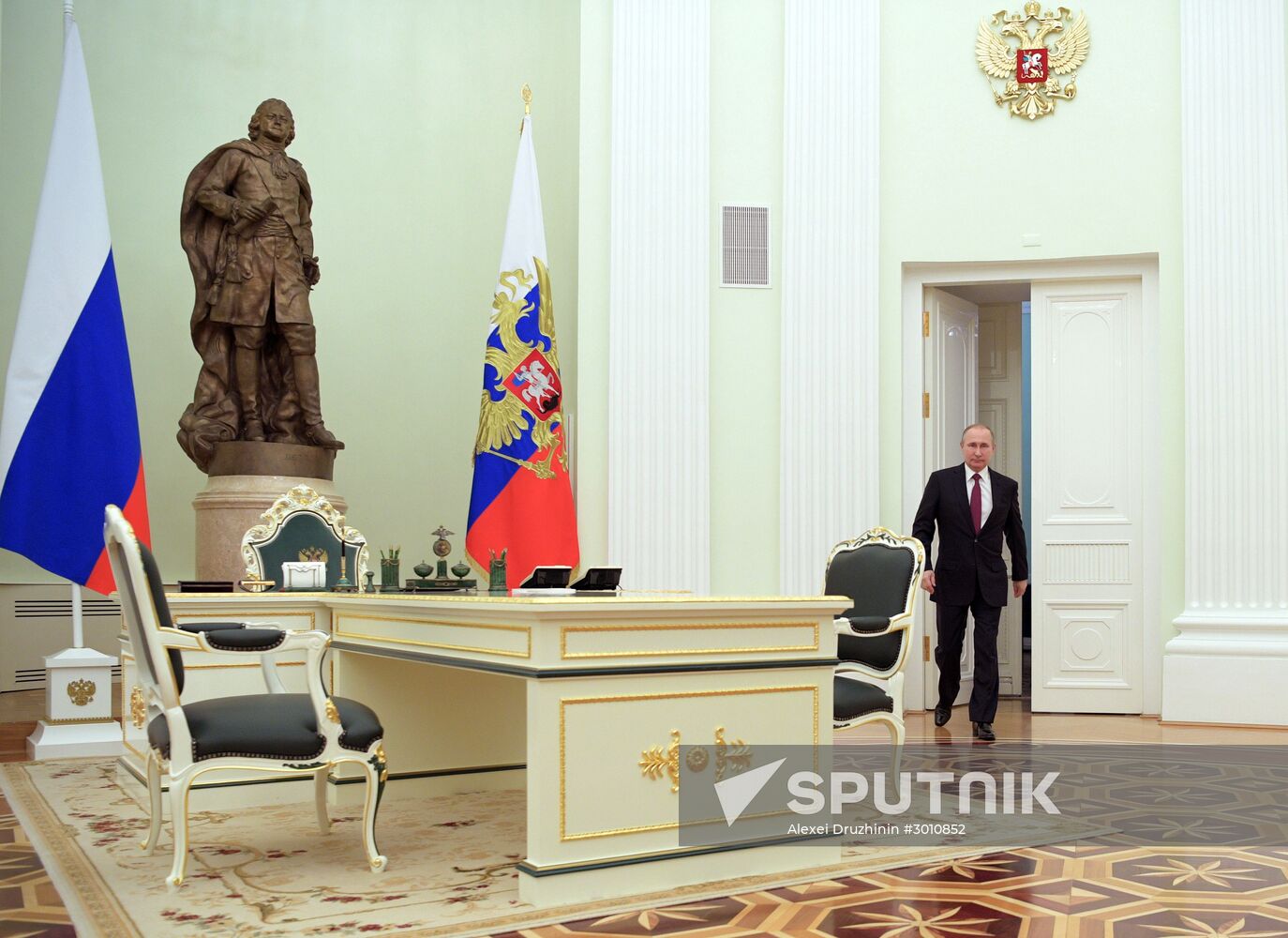 Vladimir Putin meets with Moldovan President Igor Dodon