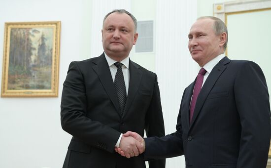Vladimir Putin meets with Moldovan President Igor Dodon