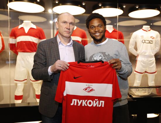 Luiz Adriano transfers to FC Spartak