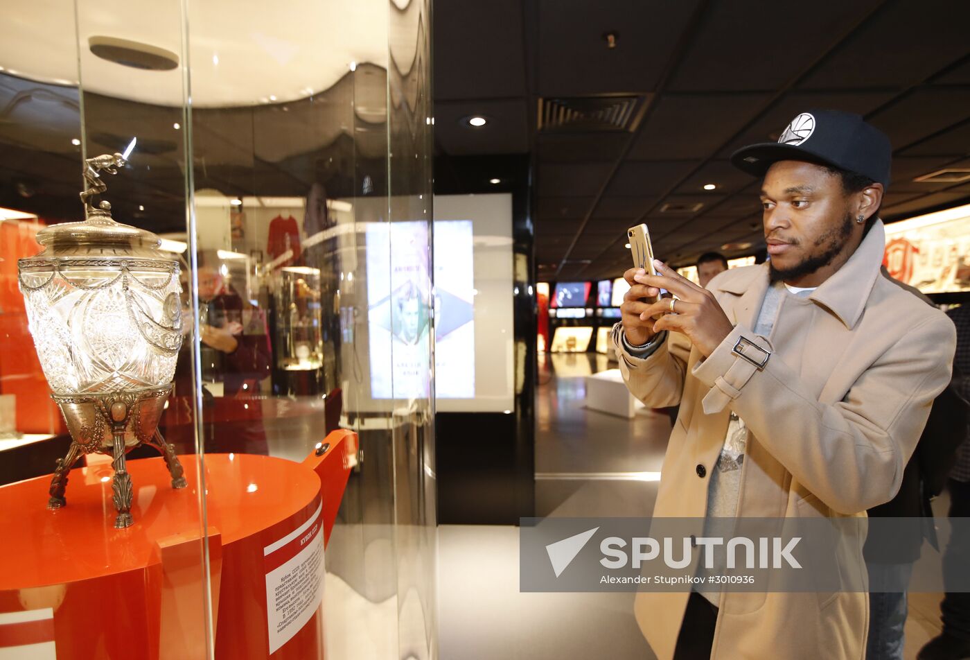 Luiz Adriano transfers to FC Spartak