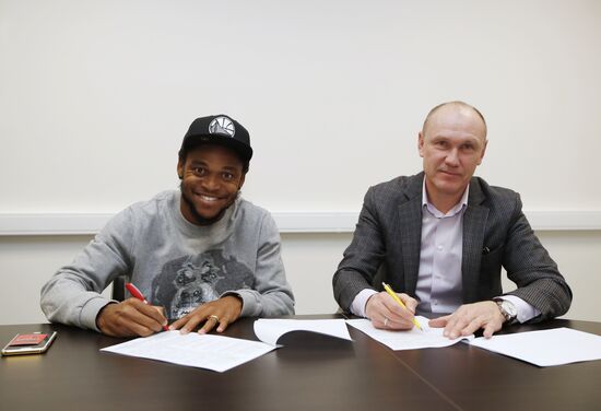Luiz Adriano transfers to FC Spartak