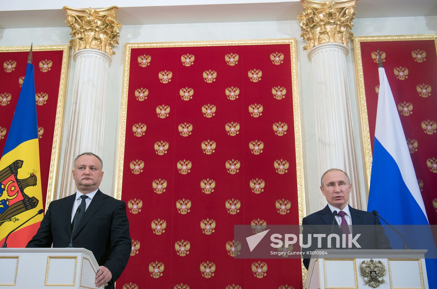 Vladimir Putin meets with Moldovan President Igor Dodon