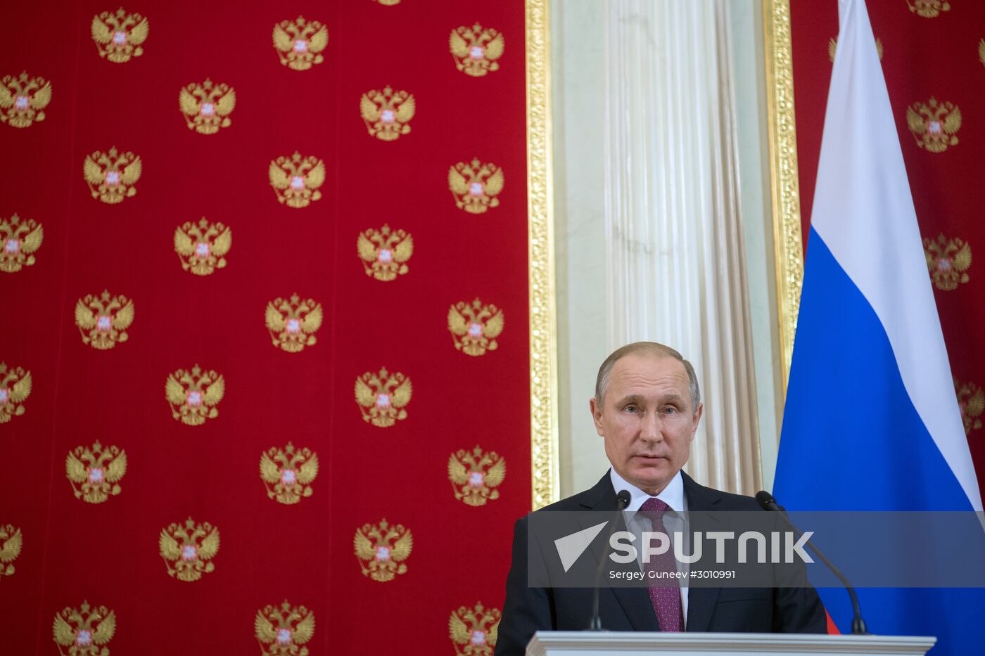 Vladimir Putin meets with Moldovan President Igor Dodon